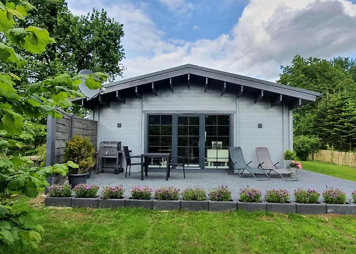 Idyllisches Blockbohlenhaus mit eigenem Garten und Sauna zum Wohlfühlen